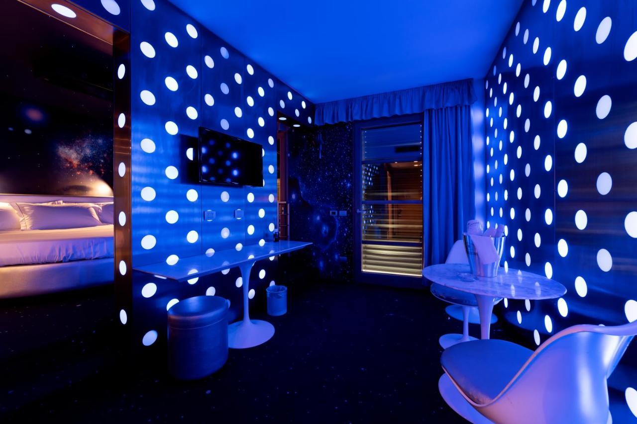 Motel Hotel Piranha Cameriano Esterno foto